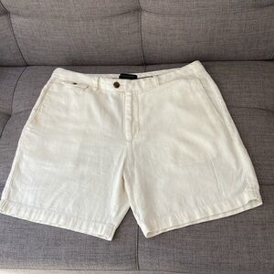 Banana Republic Cream Men's Flat Front Shorts. Size 35